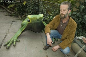 To draw people to the breeding facility at the National Zoo, we had the famous Chilean artist Bernardo Oryan build a large Darwin's Frog. The statue will be placed immediately next to the breeding facility.